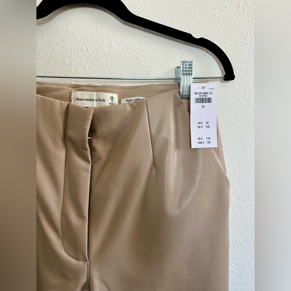 Abercrombie & Fitch Straight Leg Vegan Leather Pants Size 26 / 2 - Picture 2 of 4